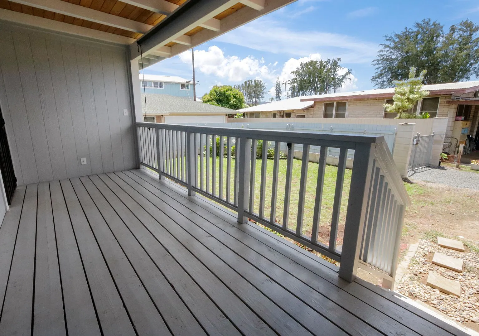 North Shore Renovated 2/2/1 Single Family /Duplex $3600.00 — Photo 3