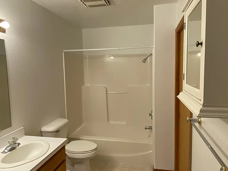 2635 Lyon St SE — Photo 9