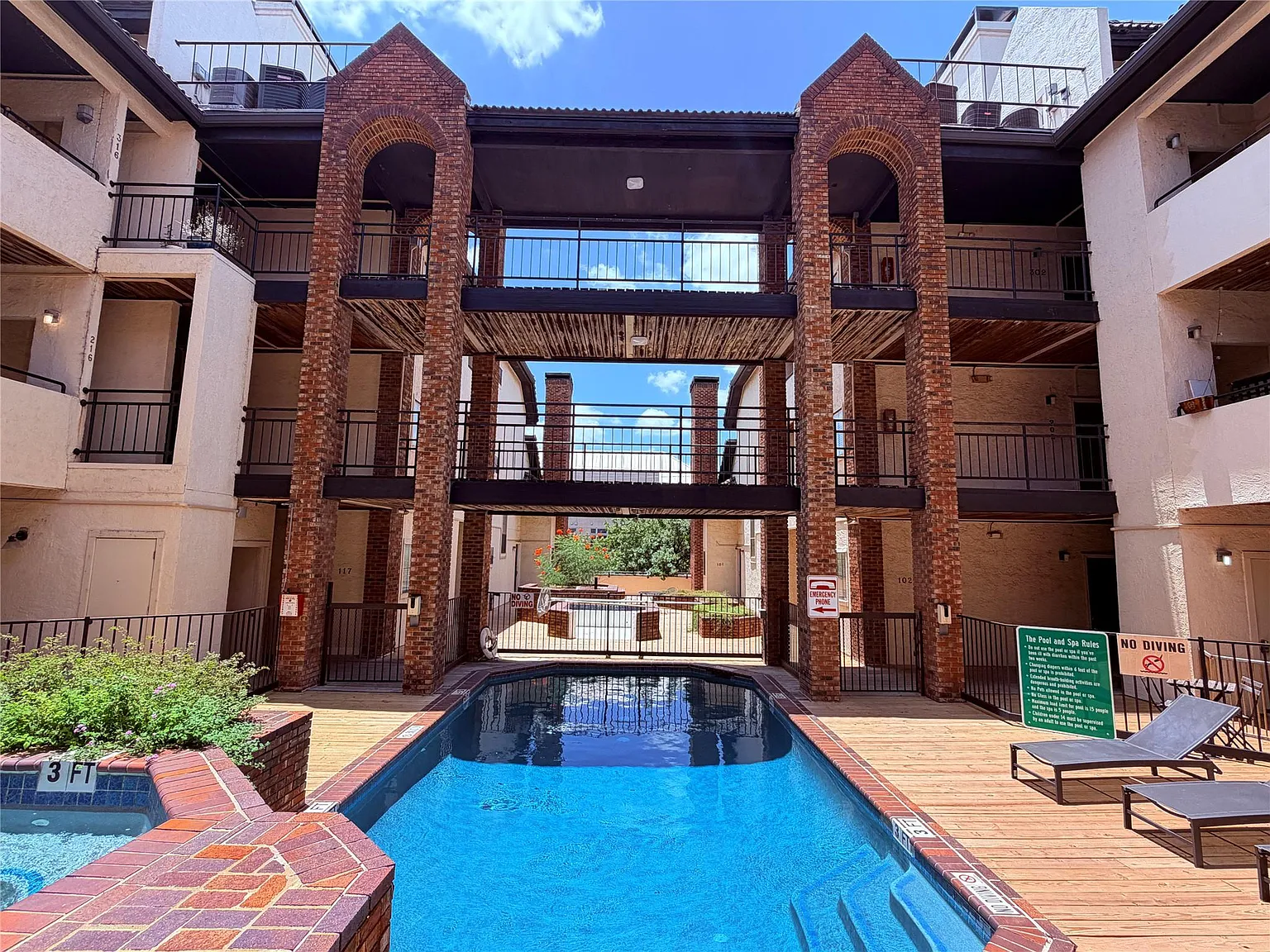 1 bed, 1.0 bath, 685 sqft, $1,500 — Photo 2