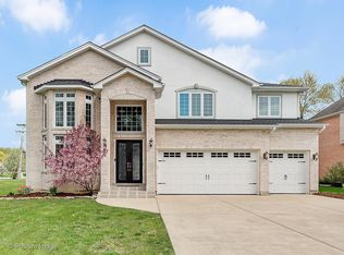 366 Coralynn Ct, Willowbrook, IL