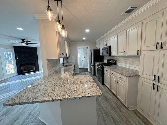 4th image of 117 King Blvd