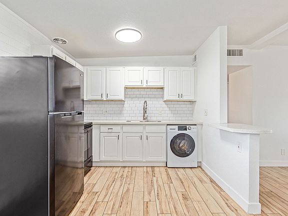 3rd image of 2503 E Clarendon Ave APT 9