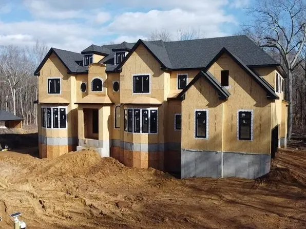 102 Parker Chase Court, Morganville, NJ 07751