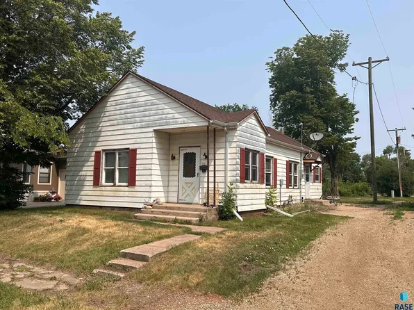 220 W Lincoln Ave, Salem, SD 57058