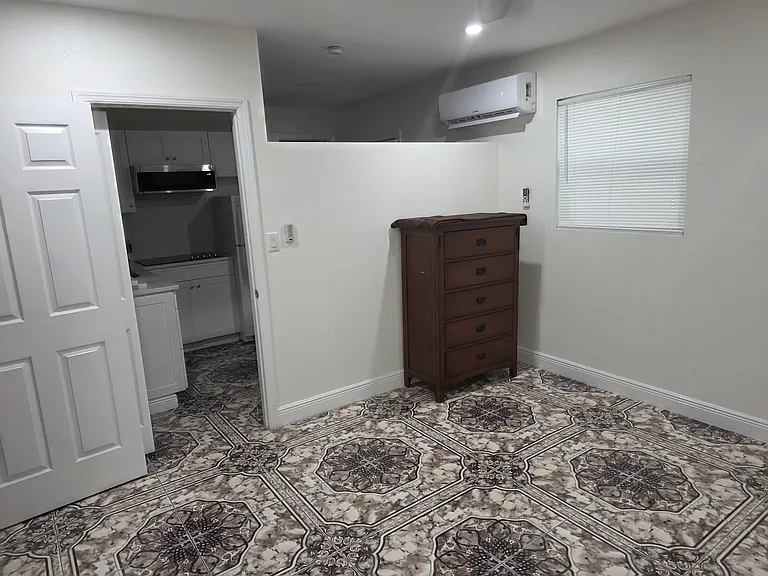 107 Valley Cir #A — Photo 8