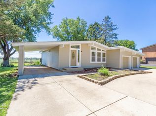 32W695 Hecker Dr, Dundee, IL 60118