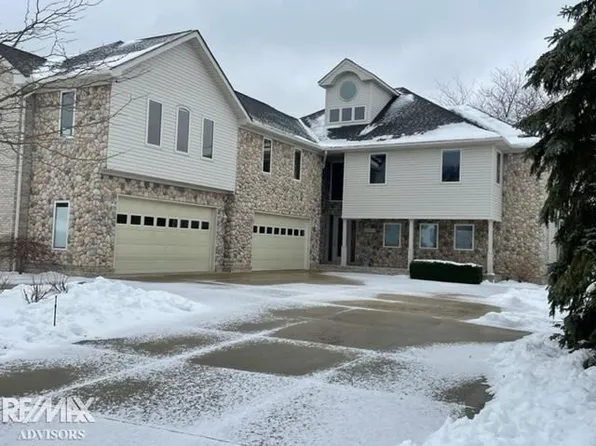 8961 Colony Dr, Algonac, MI 48001