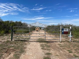 1333 Private Road 1688, Moore, TX 78057