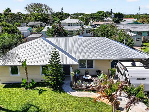 8143 SE Woodland Road, Hobe Sound, FL 33455
