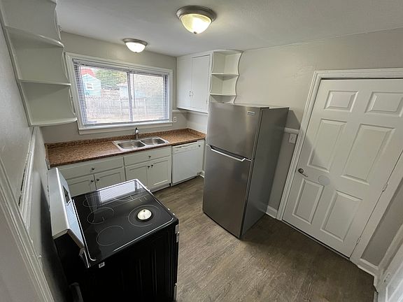 3rd image of 611 Parkview Dr