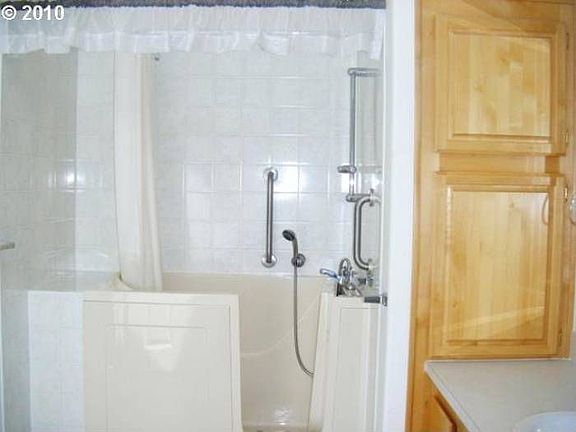 3220 Crescent Ave., #84