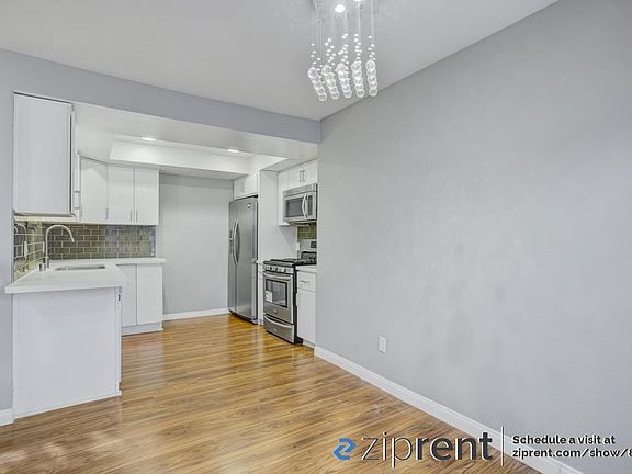 5th image of 14727 Magnolia Blvd Unit 102