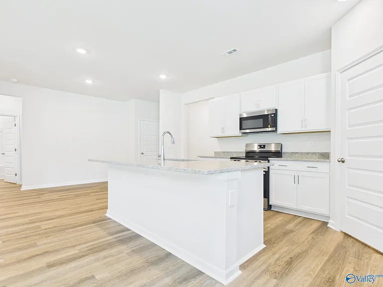1325 Eidson St — Photo 9