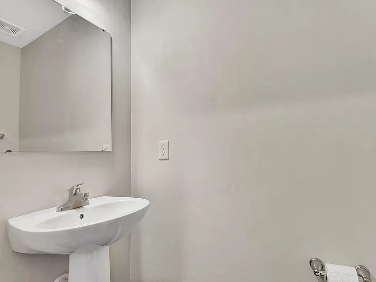 8 Torrington Dr — Photo 22
