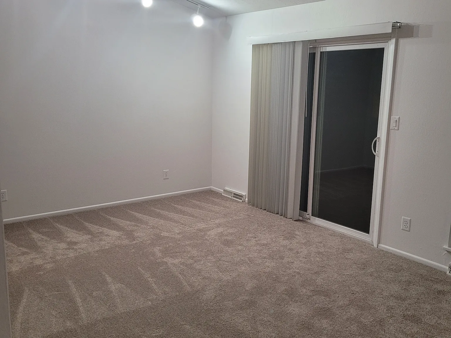 2 bed, 1000 sqft, $2,000 — Photo 3