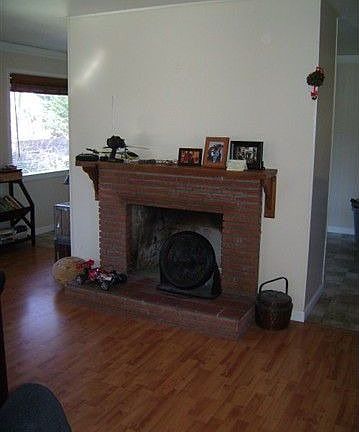 4th image of 992 Hobson St