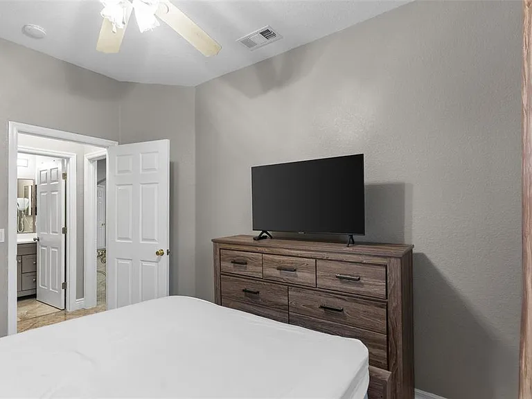 215 Gleneagles Dr — Photo 13