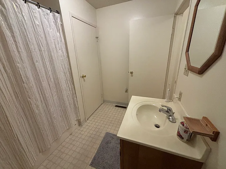 1110 Madison Ave #10 — Photo 8