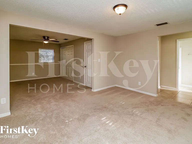 8618 Vannoy Ct — Photo 6