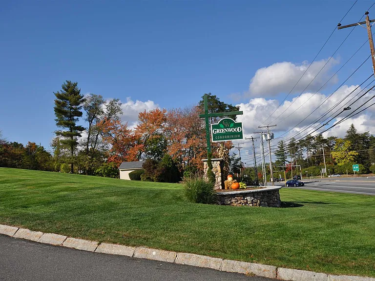 6 Autumn Leaf Dr #7 — Photo 2