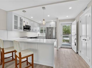 29 High Point Cir E APT 204, Naples, FL 34103