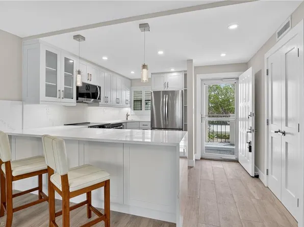 29 High Point CIR E #204, NAPLES, FL 34103