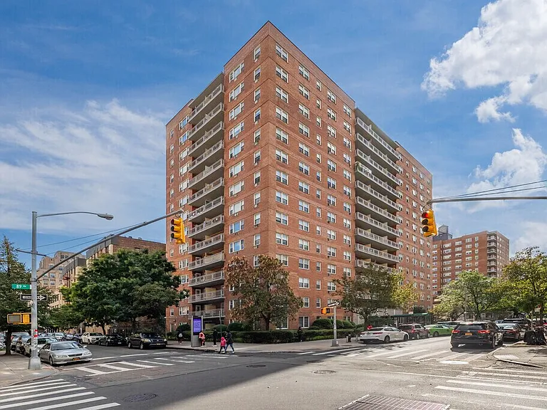8915 Parsons Blvd #3J — Photo 1