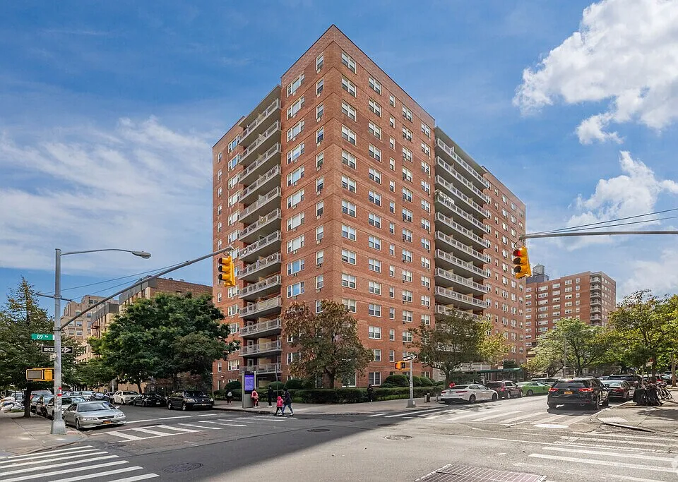 8915 Parsons Blvd #3J