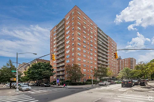 8915 Parsons Blvd #3J Photo 1