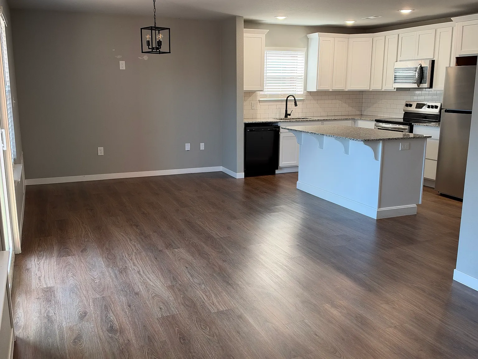 3 bed, 2.5 bath, 1380 sqft, $1,700 — Photo 4