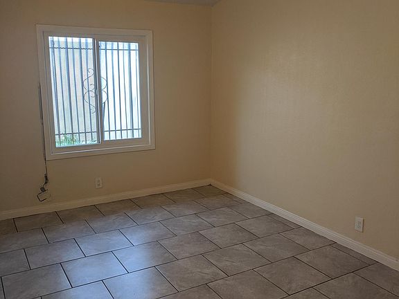 5th image of 1111 1/2 E 108th St