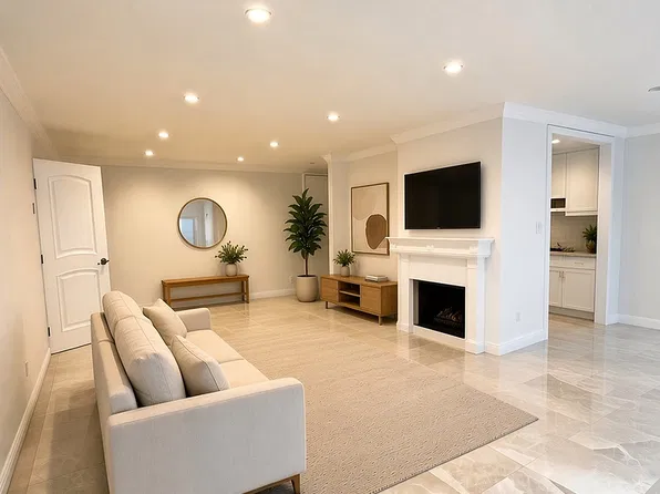 11965 Gorham Ave APT 404, Los Angeles, CA 90049