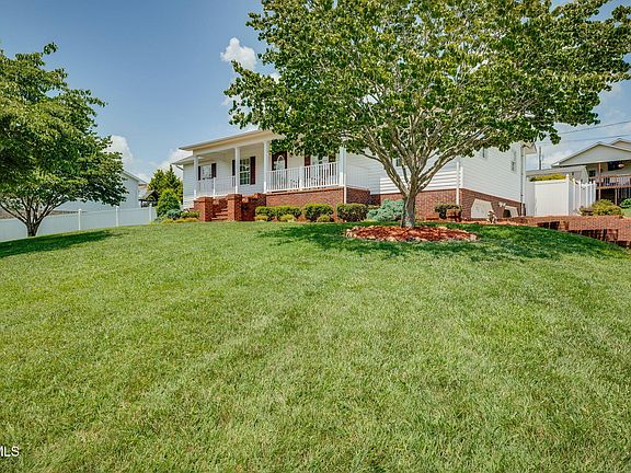 3rd image of 137 Chickasaw Cir