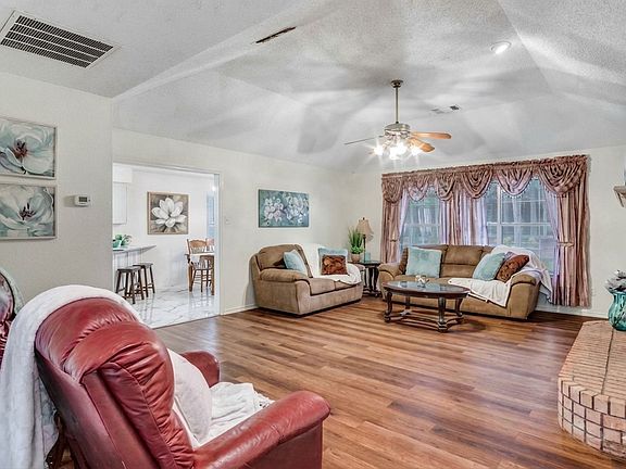 4th image of 221 Valley Ranch Rd