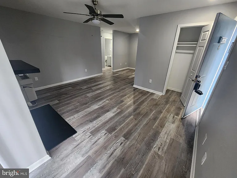 2029 Lucas Ln — Photo 2