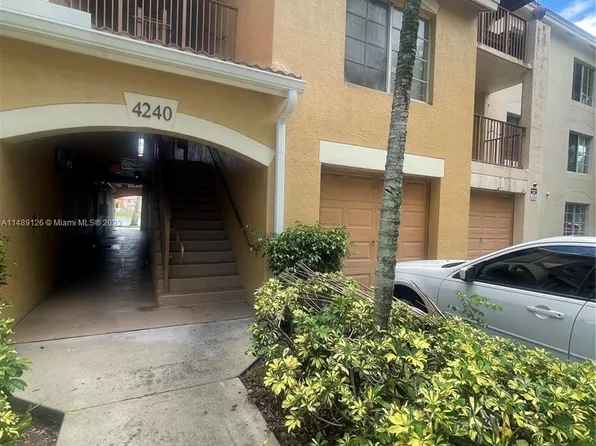 4240 San Marino Blvd APT 203, West Palm Beach, FL 33409