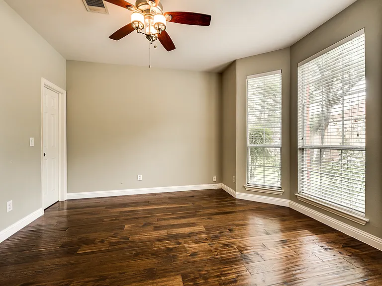970 Burns Xing — Photo 10