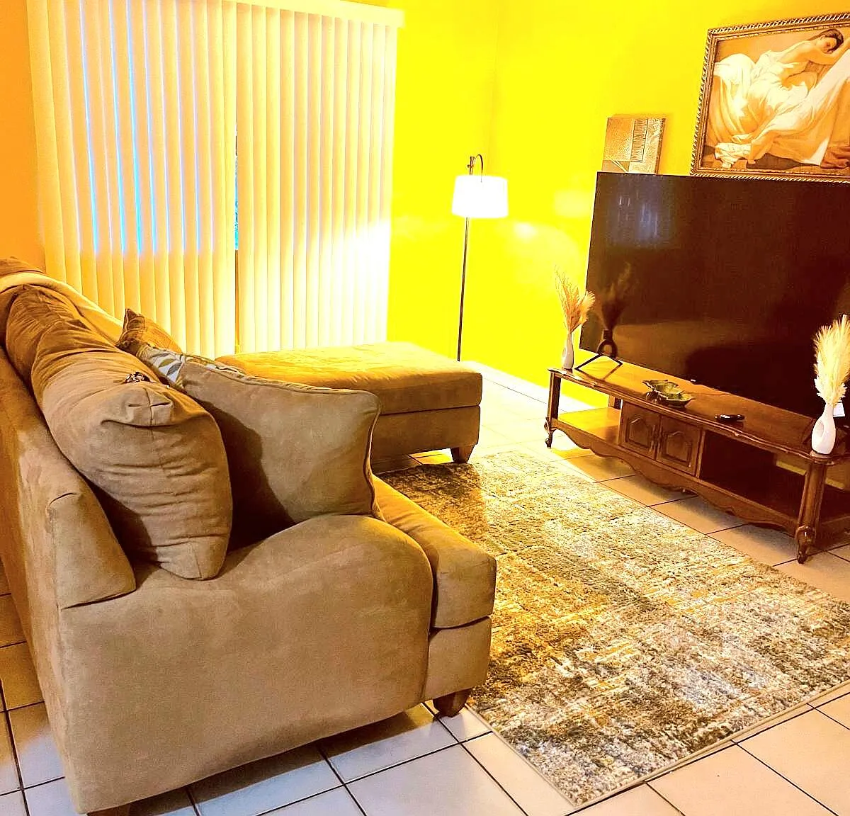 2 bed, 1.0 bath, 1942 sqft, $2,200 — Photo 3