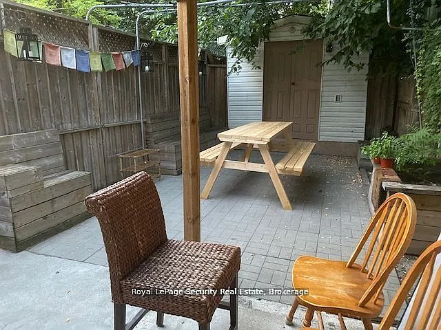 6 Rusholme Park Cres #MAIN — Photo 9