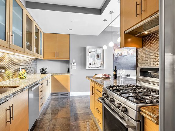 5th image of 408 E 79th St APT 16A
