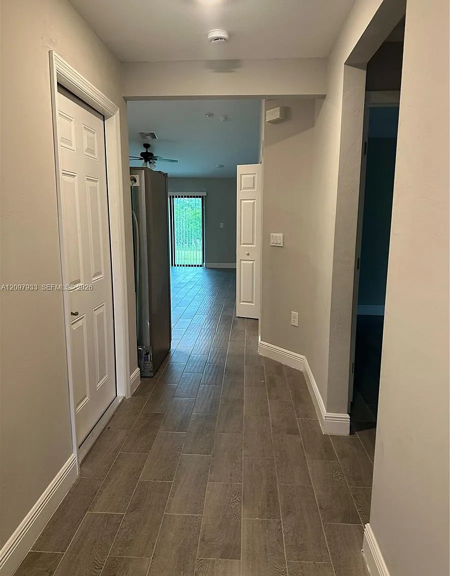 3 bed, 2.0 bath, 1183 sqft, $1,600 — Photo 2