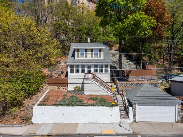 1156 Salem St, Malden, MA 02148