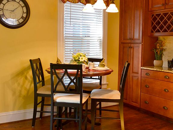 Kitchen Dinette Area