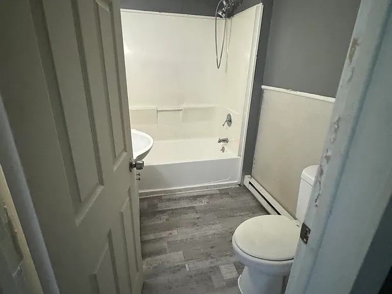 107 College St #1L — Photo 7