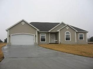 1112 Crossgate Ter, Manhattan, KS 66503