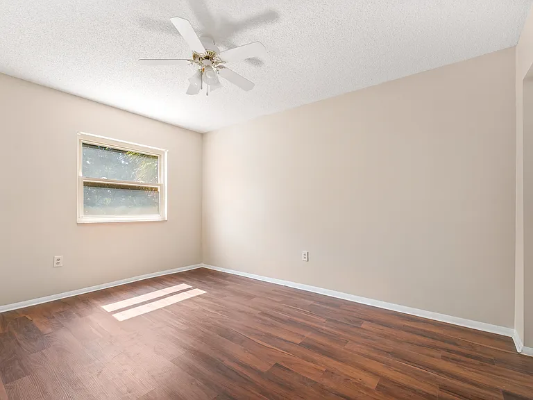 331 Greencastle Dr — Photo 26
