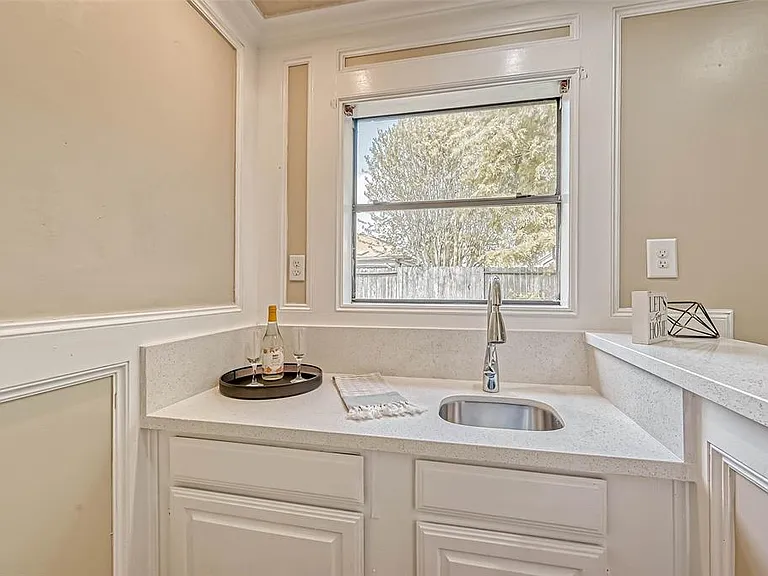 2478 Woodbury St — Photo 14