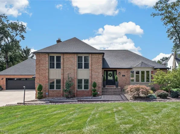 4448 Merlin Dr, Uniontown, OH 44685
