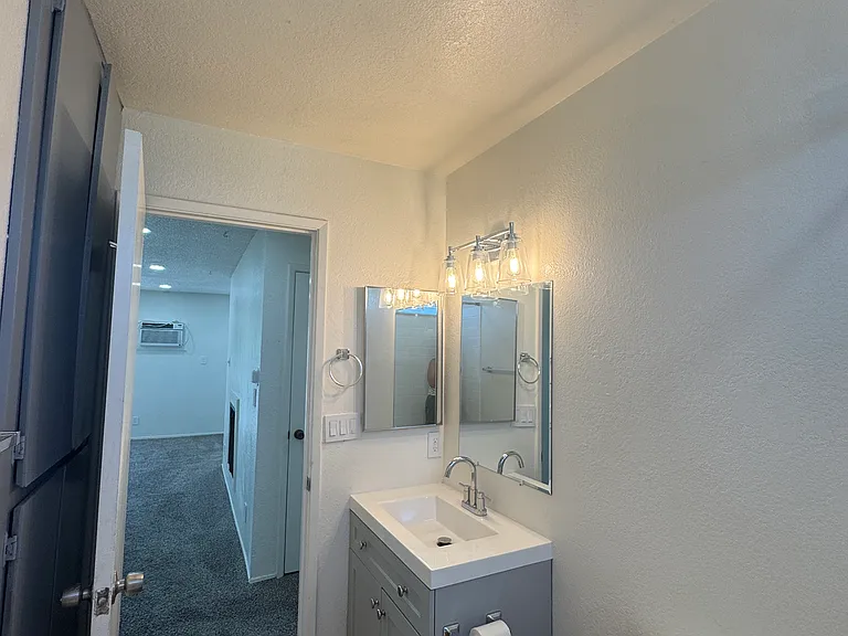 118 Yorkshire Ct #D — Photo 16