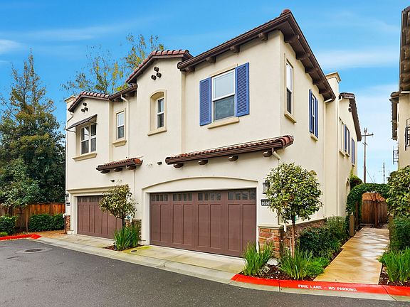 2nd image of 38581 Aventura Ter